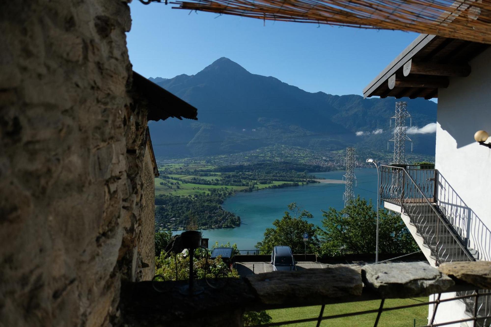 Appartamenti Montemezzo Le Case In Pietra Vista Lago Gera Lario Exterior photo